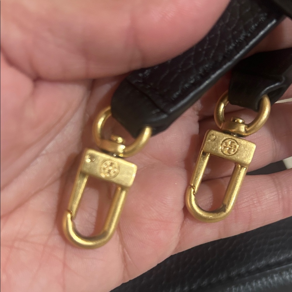 Tory Burch Black Crossbody Bag with Gold Chain - Picture 6 of 6